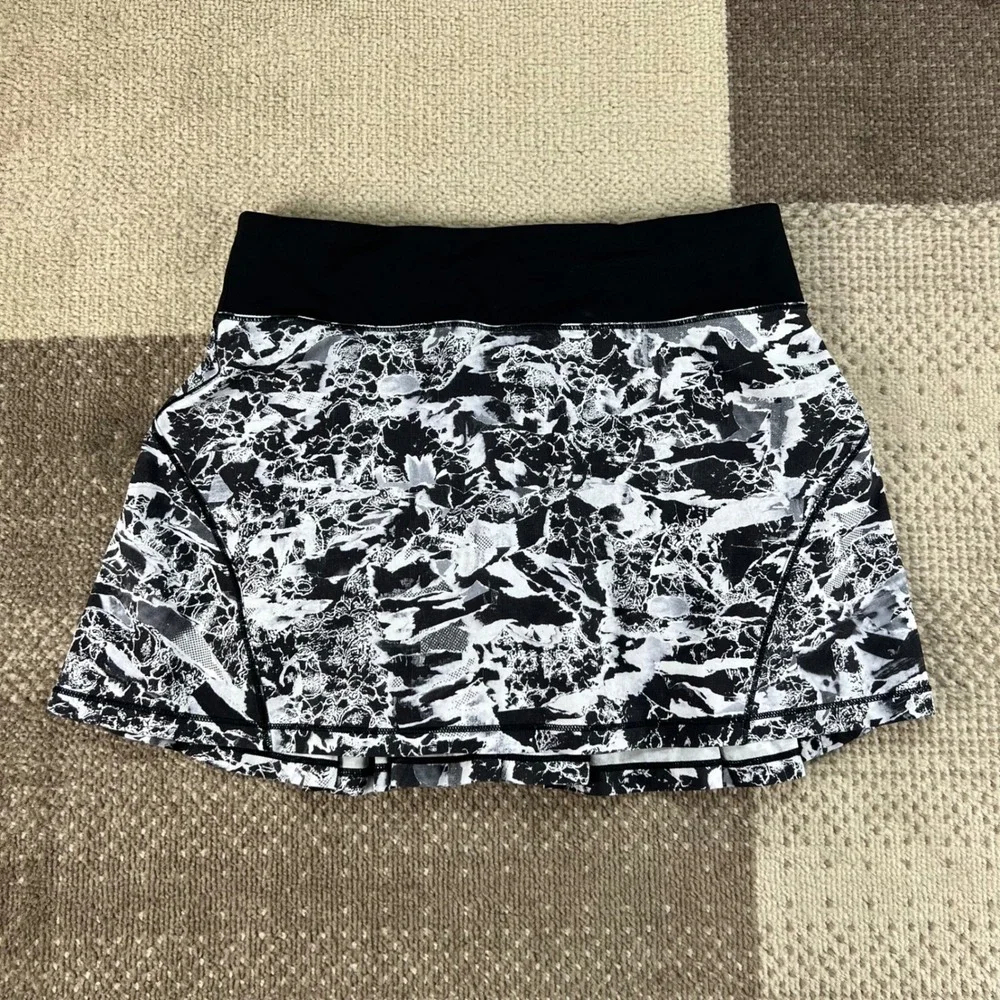 Lululemon Circuit Breaker Skirt II Alpine White/Black Size 4 Skort Pickleball